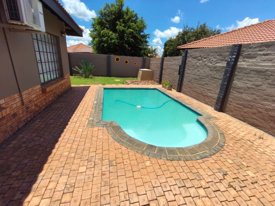 3 Bedroom Property for Sale in Waterkloof East North West